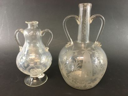 null TWO engraved glass CARAFONS. Holland, 18th century. H : 20 and 23 cm