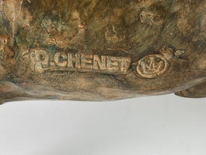 null Pierre CHENET (XX-XXI) Taureau. Bronze patiné. 27 x 38 cm