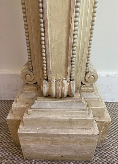 null LARGE CONSOLE in cream colored wood with double base carved in volutes. White...