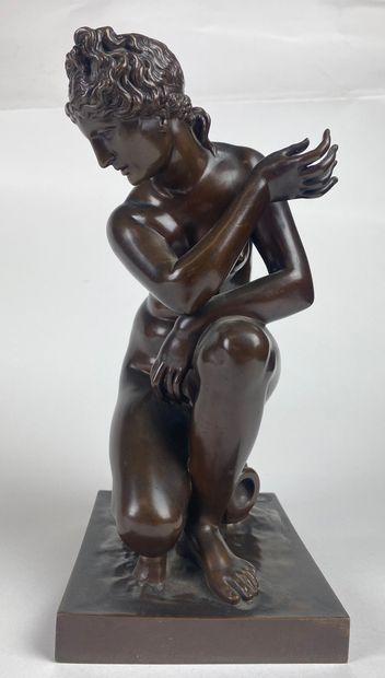 null F. BARBEDIENNE Venus kneeling. Bronze with brown patina. Mechanical reduction...
