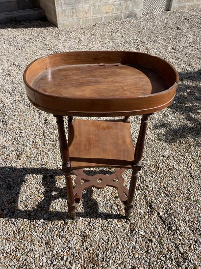 null Mahogany and mahogany veneer TRAVAILLEUSE, the tray with oval bowl, it rests...