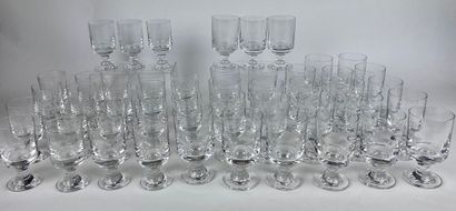 BACCARAT Service de verres en cristal comprenant...