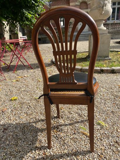 null SET OF SIX CHAIRS in natural wood and tinted veneer with sclupté back. The seats...