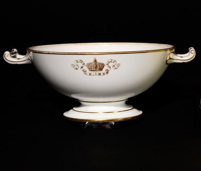 THE IMPERIAL CIRCLE ROUND JATTER ON A SEVRES...