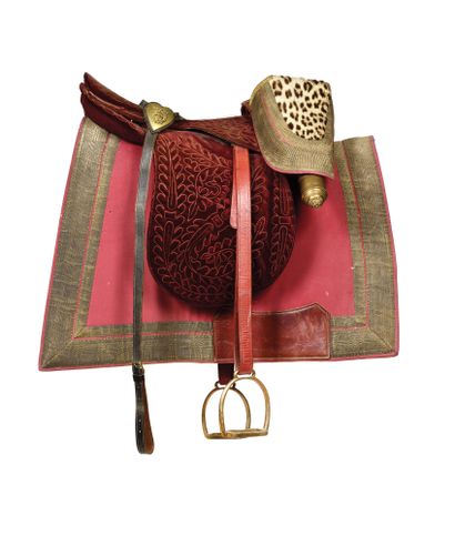 null GENERAL OFFICER'S SADDLE COVERED WITH RED VELVET WITH FOLIAGE DECORATION. Red...