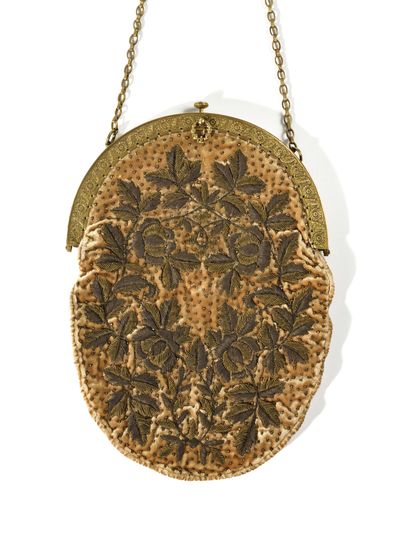 Beautiful reticule Gilded silver clasp decorated...