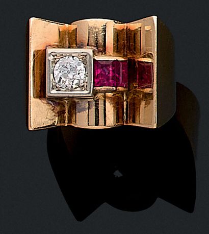 1950's RING adorned with a geometric shape...