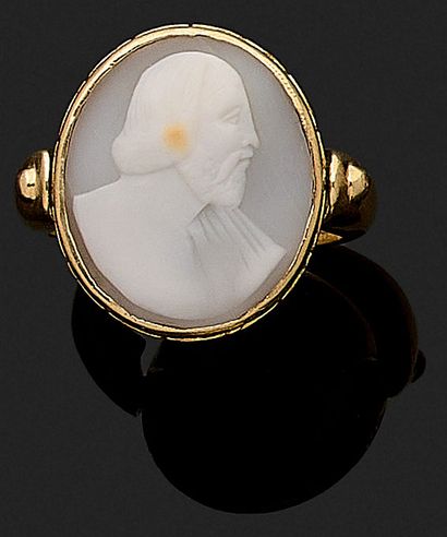 null RING composed of an oval cameo holding the profile of a man on agate. Mobile...