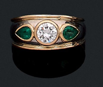  RING with a central diamond of 0.50 carat and two pear emeralds. Yellow gold and...
