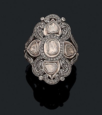 RING with plant decoration paved with 8/8...