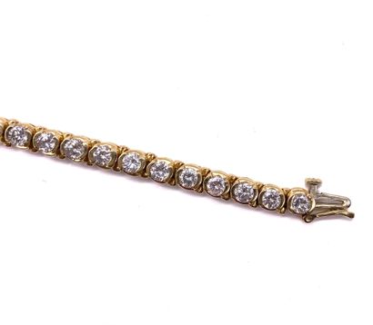  BRACELET RIVIERE composed of a succession of thirty-six brilliant-cut diamonds in...