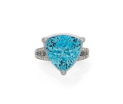 null MAUBOUSSIN RING "My colors to you" holding a triangular topaz. The body of the...