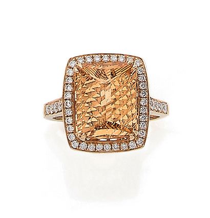 RING holding a citrine of approximately 5...