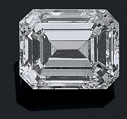 null Emerald cut diamond on paper of 4.14 carats. Cerfificat GIA : Color : F. Purity...