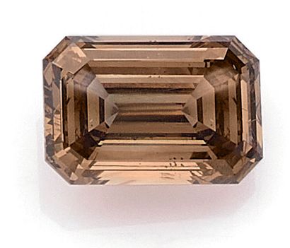 null BROWN DIAMOND ON PAPER emerald cut of 5.47 carats approximately. Dimensions:...
