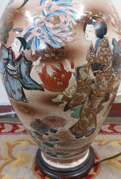 null JAPAN. VASE mounted in earthenware lamp with characters and floral motifs. Mounted...