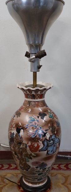 JAPAN. VASE mounted in earthenware lamp with...