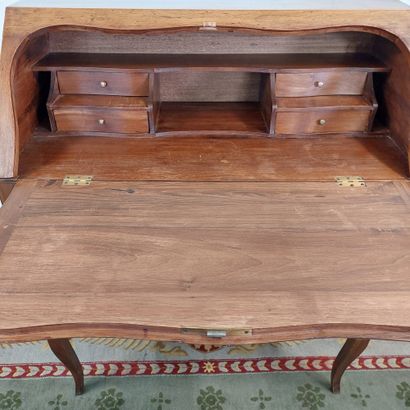 null PENTE DESK in natural wood opening with a flap and three drawers

Louis XV style

H...