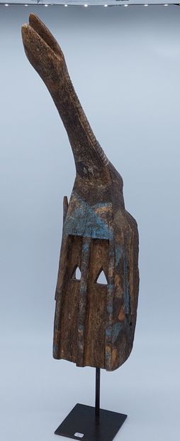 null DOGON MASK, Mali in carved and painted wood, metal base

H: 85 cm

(accidents...