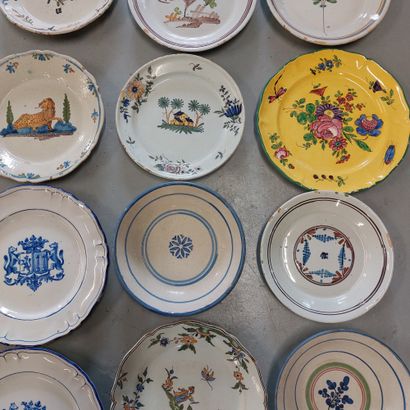 null 
BATCH OF 12 PLATES IN POLYCHROME EARTHENWARE 





with multiple decorations:...