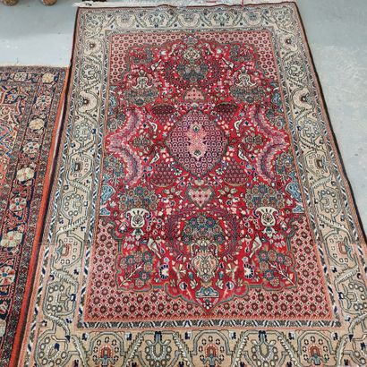 null SET OF 3 HANDMADE RUGS in wool

200 x 128 cm 

150 x 104 cm 

201 x 111 cm 

(accidents...