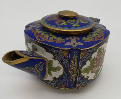 null CHINA

A small Chinese cloisonné enamel tea pot



A small bronze baluster vase...