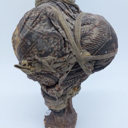 null FETICHE NAGO, Benin in fabric, wax, carved wood

H : 39 cm