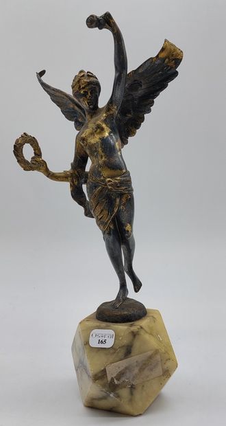 null BRONZE representing an angel holding a laurel wreath and a rose, resting on...
