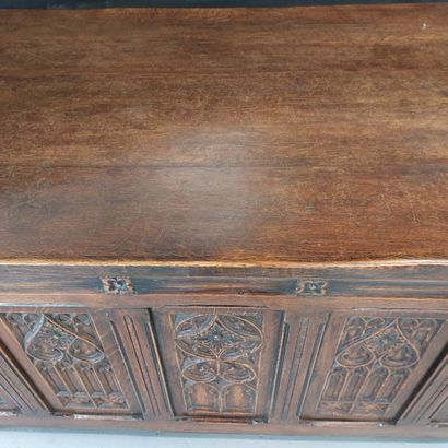null Gothic style desk in natural wood carved with rosettes and architectural vaults...