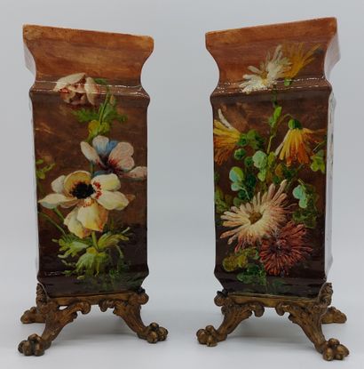 null MONTIGNY-SUR-LOING

Pair of square vases decorated with margerites on a light...