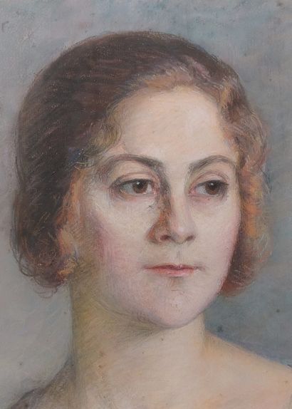 null PASTEL, 

portrait de femme 

signé en haut à gauche "C.Fournier"

46 x 39 cm

(accidents...