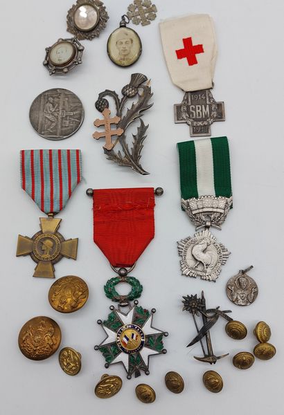 null LOT DE MEDAILLES et récompenses (légion d'honneur, médailles de 14-18, médaille...