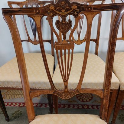 null SET OF 4 CHAIRS



in rosewood and light wood fillets, English work with plate...