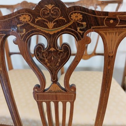 null SET OF 4 CHAIRS



in rosewood and light wood fillets, English work with plate...