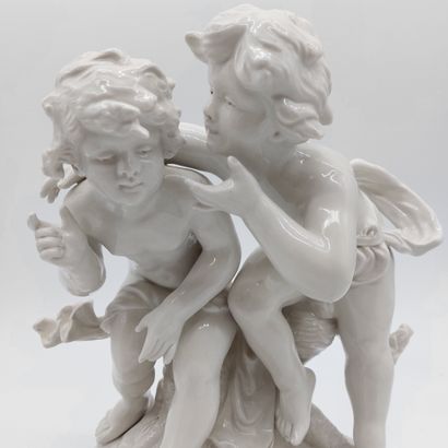 null PORCELAIN ENAMELLED GROUP decorated with two putti, signed on the back E.Kiramis...