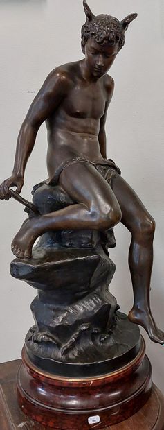 null GROUPE EN REGUL sculpé d'Hermès,

Signé Bouret,

Piedestal en marbre griotte...