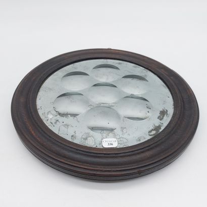 null MIROIR sorcière à sept vues

diam : 20 cm 

(miroir piqué)