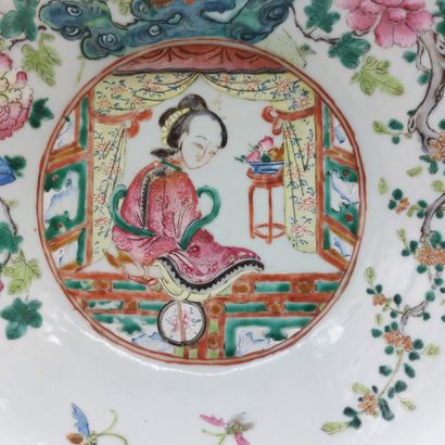 null CHINA. LARGE pink family SQUARE, in polychrome porcelain with floral decoration...