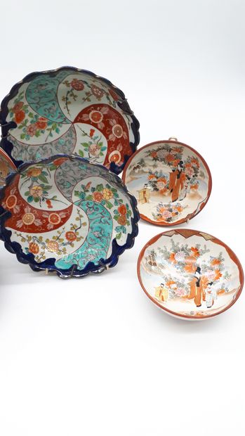 null ASIE.

Quatre bols en porcelaine chinoise, à décor de paysages animés, et deux...