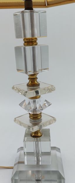 null LAMPE à pied en verre à décor de formes volumiques

H : 59 cm