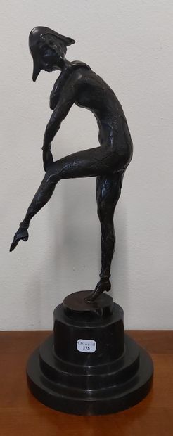 null Dimitri CHIPARUS (1886-1947), d'APRES 

La danseuse en arlequin

Bronze 

Signé...