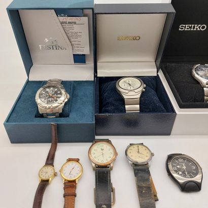 null LOT OF WATCHES 

- Watch Couleurs Of Benetton Bulova Mega Chrono, navy blue...