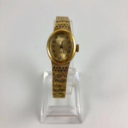 null BEL ART Ref : 6.3077. Oval watch in gold plated. Painted Arabic numerals. Gold-plated...