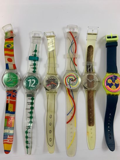 null LOT DE 6 SWATCH Vers 2000. Ensemble de montres bracelets en plastique, mouvement...