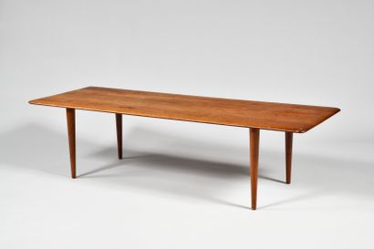 null PETER HVIDT (1916-1986) FRANCE & SON EDITEUR Table basse en teck à plateau rectangulaire...