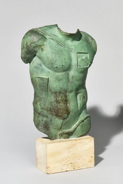 null IGOR MITORAJ (1944-2014) « Persée », 1988 Torse en bronze à patine verte sur...