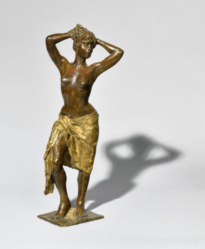 null MARIE-JOSEPHE BOURRON (1931-2012) Femme debout, mains dans les cheveux Sculpture...