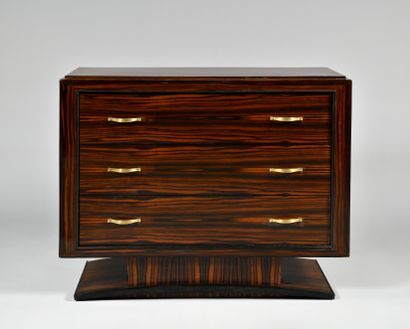 null ART DECO Chest of drawers in Macassar ebony opening with three drawers superimposed...