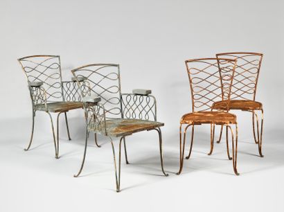  RENE PROU (1889-1947), ATTRIBUE A Deux chaises et deux fauteuils de jardin en fil...