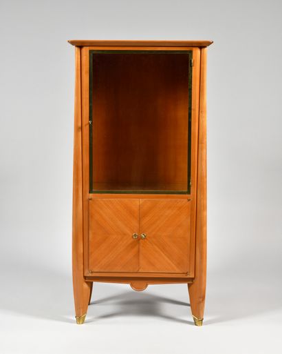  WORK OF THE 1950S Sycamore veneer chest of drawers opening with a glass door in...